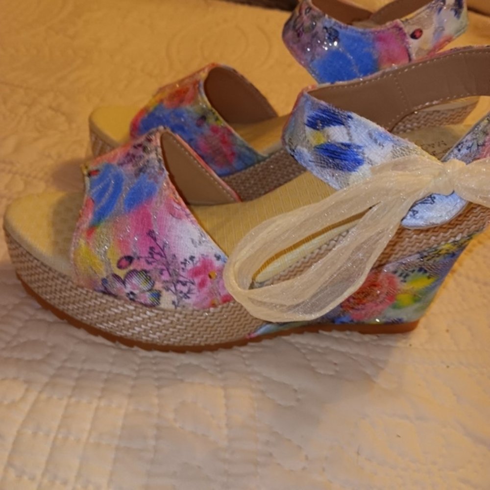 Floral Print Espadrilles NWOT Size 7.5 Sandal Shoe Sparkle - Picture 5 of 7